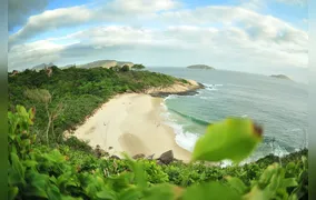 Praia do Sossego conquista sexta Bandeira Azul consecutiva e reafirma excelência ambiental de Niterói