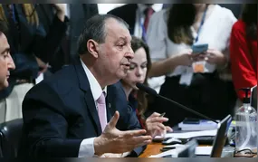 Relator da CCJ do Senado vota a favor da PEC do fim da escala 6x1