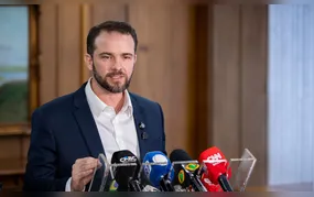 Salário mínimo deverá subir para R$ 1.741 em 2027, diz Durigan