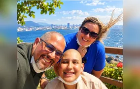 São Gonçalo: mãe luta para garantir tratamento do filho com leucemia após cancelamento de plano