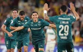 Savarino dá show e Fluminense goleia o Coritiba no Maracanã