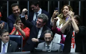 Senado aprova fim da escala 6x1 e redução da jornada de trabalho