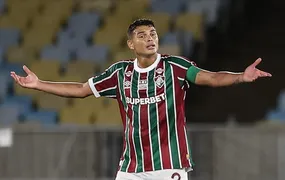 Thiago Silva volta a desfalcar treino do Fluminense e vira dúvida para clássico