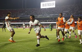 Vasco é derrotado pelo São Paulo e segue em posição delicada no Brasileiro
