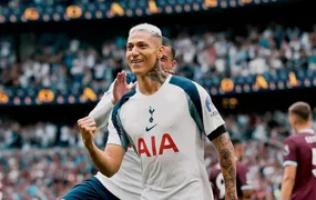 Vasco mantém otimismo por Richarlison e busca alternativa para viabilizar contratação