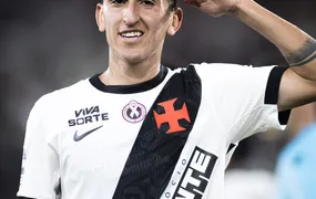 Vasco vence o Botafogo por 2 a 1 no Nilton Santos e chega à terceira vitória seguida no Brasileirão