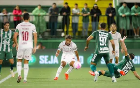 Vergonha: Fluminense perde para a Chapecoense, virtualmente rebaixada, e se complica na briga pelo G4
