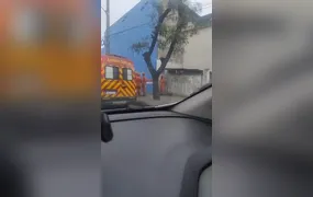 Vídeo - Acidente no Rocha deixa duas pessoas feridas