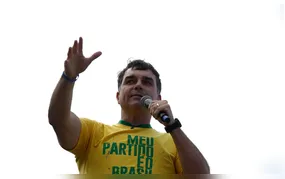 Aliado de Trump diz que Flávio Bolsonaro chegou aos EUA