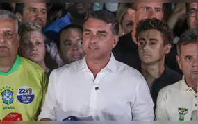 Após fuga, Flávio Bolsonaro se diz 'verdadeiro presidente eleito' em carta golpista e denuncia supostas fraudes