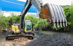 Limpa Rio realiza manutenção no Rio Brandoas, em Neves