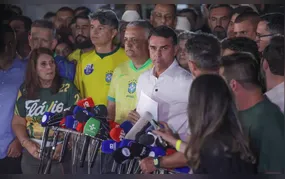 Polícia Federal cancela passaportes de Flávio Bolsonaro