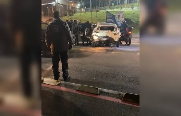 Homem morre e um adolescente fica ferido em colisão entre dois carros no Fonseca