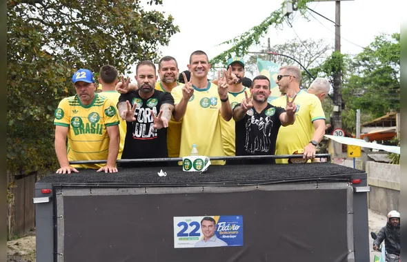 Douglas Ruas lidera em Maricá motociata de apoio a Flávio Bolsonaro