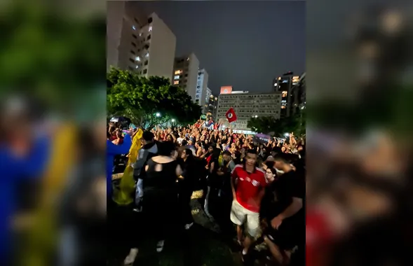 Estudantes de Niterói fazem ato contra Bolsonaro em Icaraí