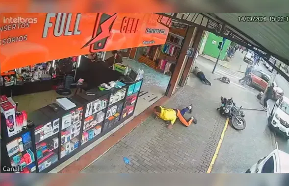 Imagens fortes: câmeras registram ataque a policial no Centro de São Gonçalo