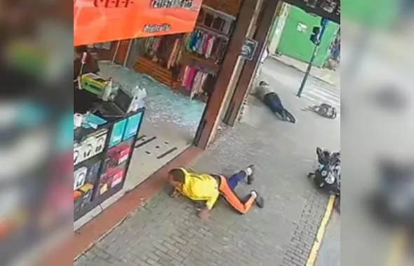 Imagens fortes: câmeras registram ataque a policial no Centro de São Gonçalo