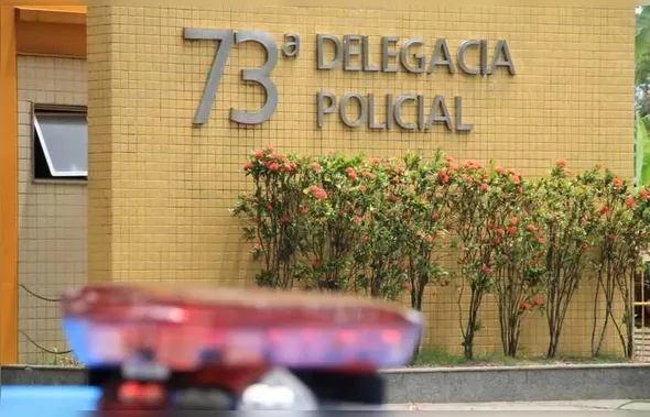 Menina de 7 anos tem mãos queimadas pelo pai durante castigo em São Gonçalo
