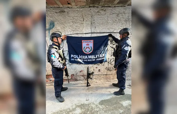 PM apreende fuzil em área de mata em Niterói