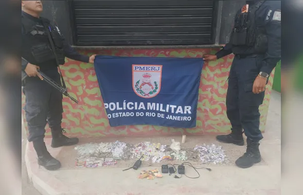 PM prende dois e apreende drogas no Risca Faca, em Maricá