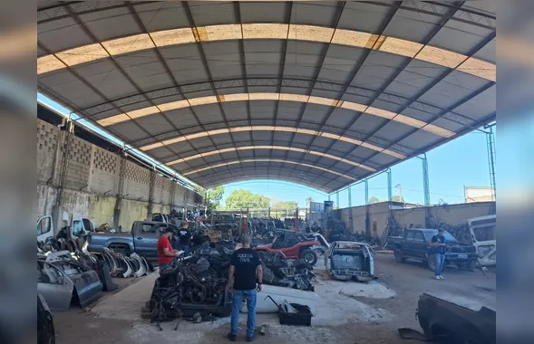 Polícia Civil interdita ferro-velho clandestino e prende proprietário em Itaboraí