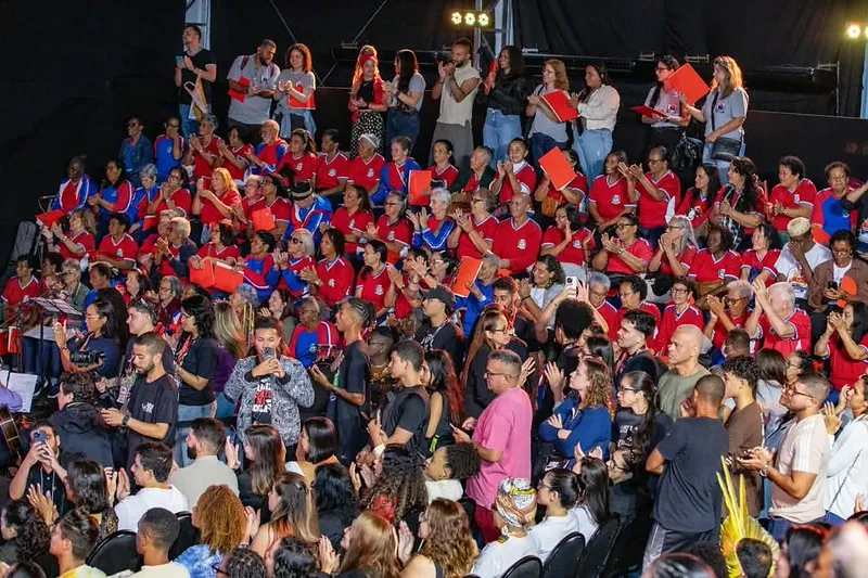 A programação de abertura começou às 17h, no espaço Papo FLIM/Língua ao Mar, com palestra remota da homenageada, seguida pelo ato oficial