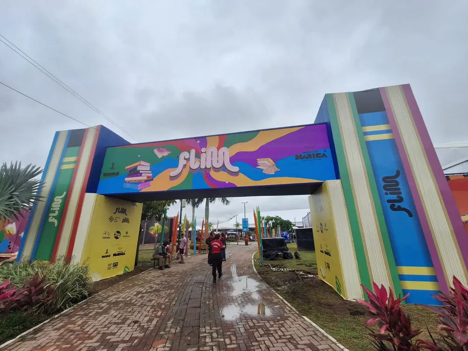 Mesmo em dia chuvoso, primeiro dia de Flim reuniu milhares de pessoas no Parque Nanci
