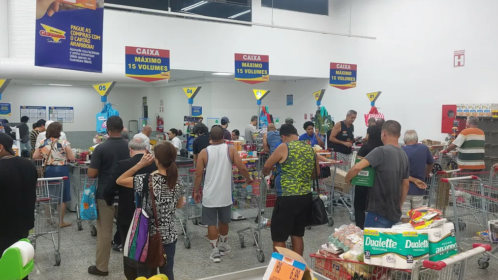 Começou! Aniversário Guanabara atrai centenas de consumidores em Niterói