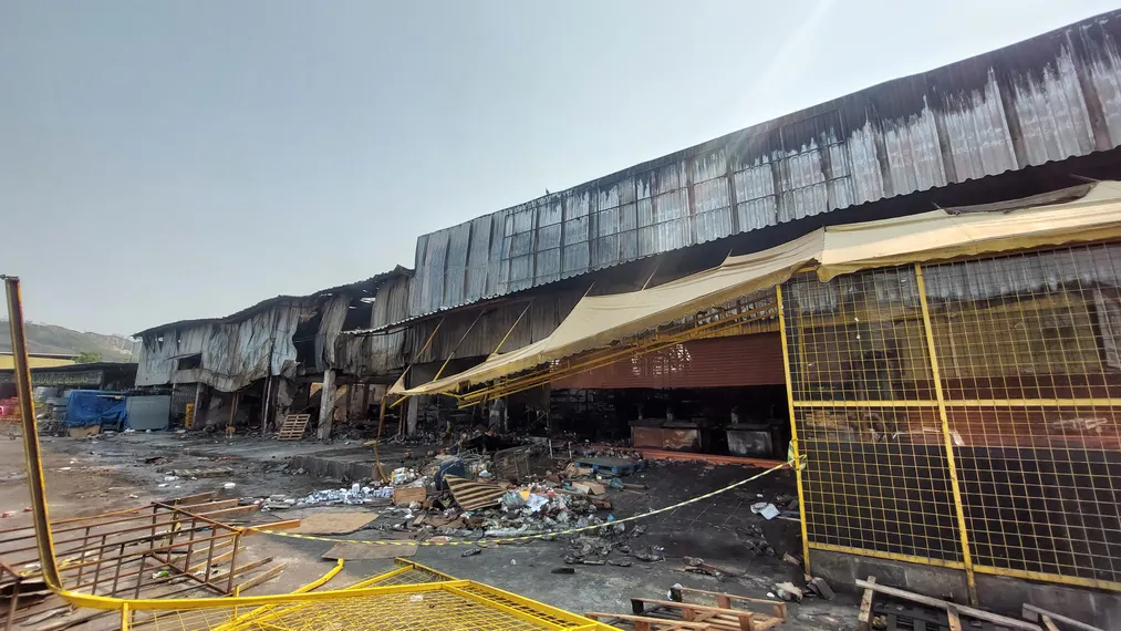 Dez dias após incêndio, comerciantes do Ceasa ainda sofrem as consequências da destruição