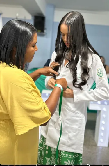 Estudantes de nutrição participam da '1ª Cerimônia do Jaleco' em evento da Universo