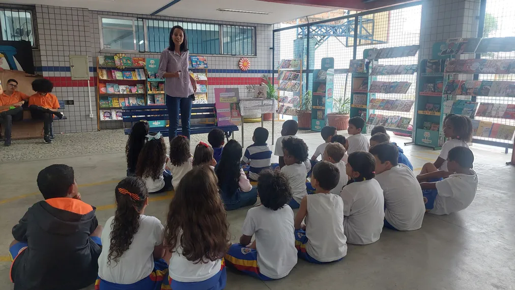 Feira de livros visita semana literária do Colégio Dom Hélder Câmara