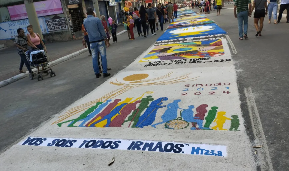 Missa de Corpus Christi reúne milhares de devotos em São Gonçalo