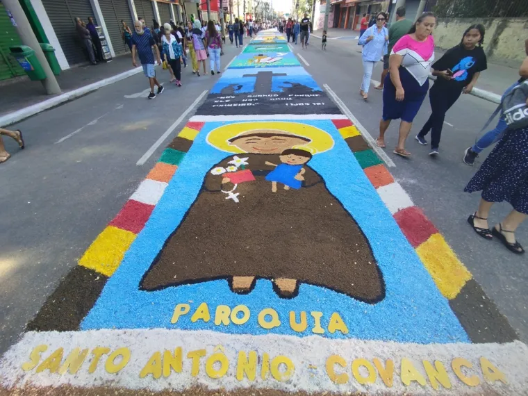 Missa de Corpus Christi reúne milhares de devotos em São Gonçalo