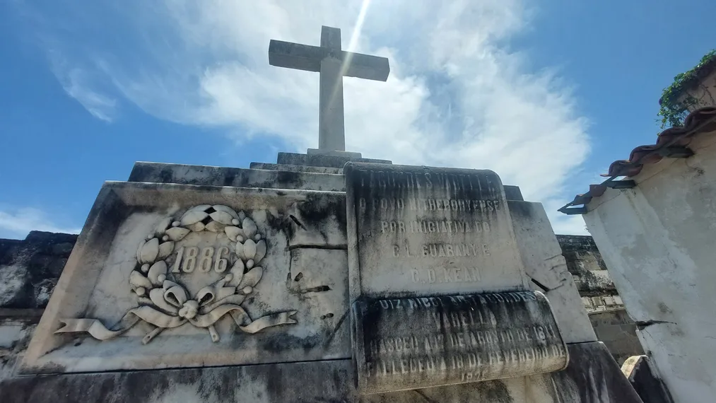 Necroturismo: Niterói guarda histórias de personalidades importantes