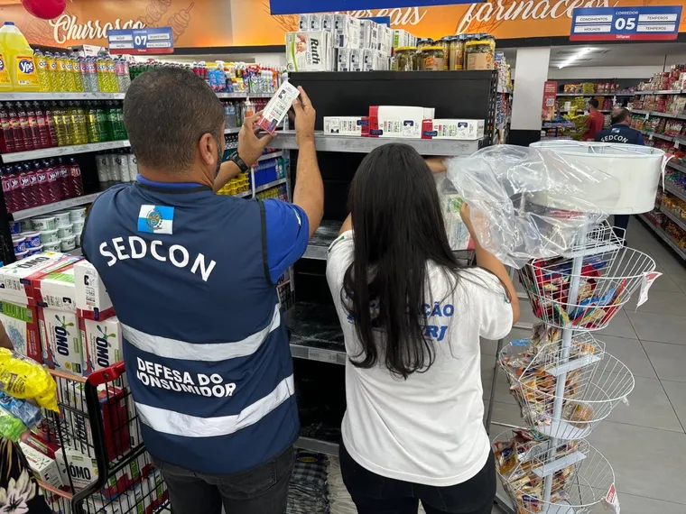 Procon-RJ apreende duas toneladas de produtos impróprios em Angra dos Reis