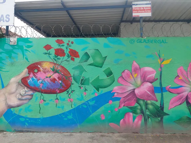 Projeto 'Arte Sustentável e o Meio Ambiente' leva oficinas de grafite e para escola em São Gonçalo