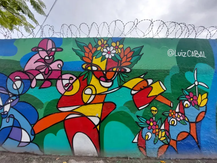 Projeto 'Arte Sustentável e o Meio Ambiente' leva oficinas de grafite e para escola em São Gonçalo