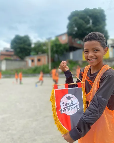 Propósito de vida de Douglas Oliveira tem a educação como ferramenta de transformação social no Complexo da Coruja