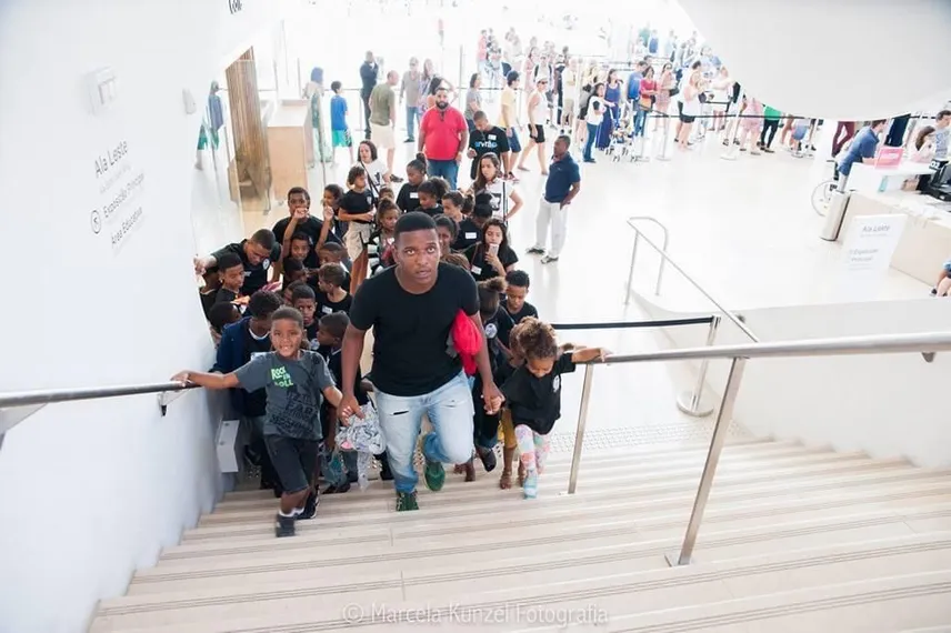 Propósito de vida de Douglas Oliveira tem a educação como ferramenta de transformação social no Complexo da Coruja