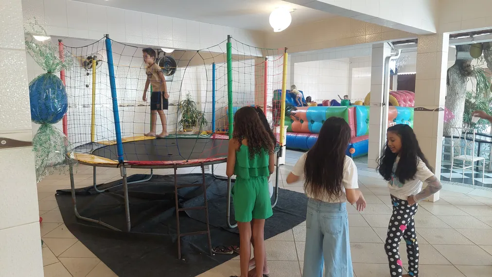 Semana das crianças nas escolas tem 'cabelo maluco' e outras trends