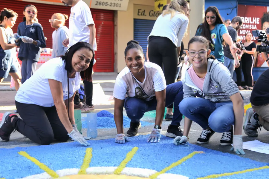 Católicos iniciam confecção dos tapetes de Corpus Christi em São Gonçalo