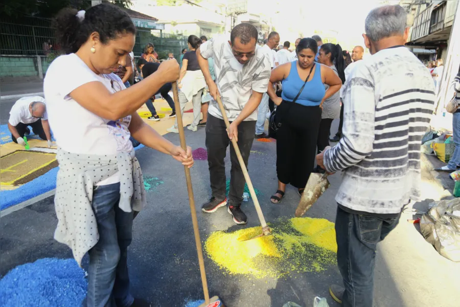 Católicos iniciam confecção dos tapetes de Corpus Christi em São Gonçalo