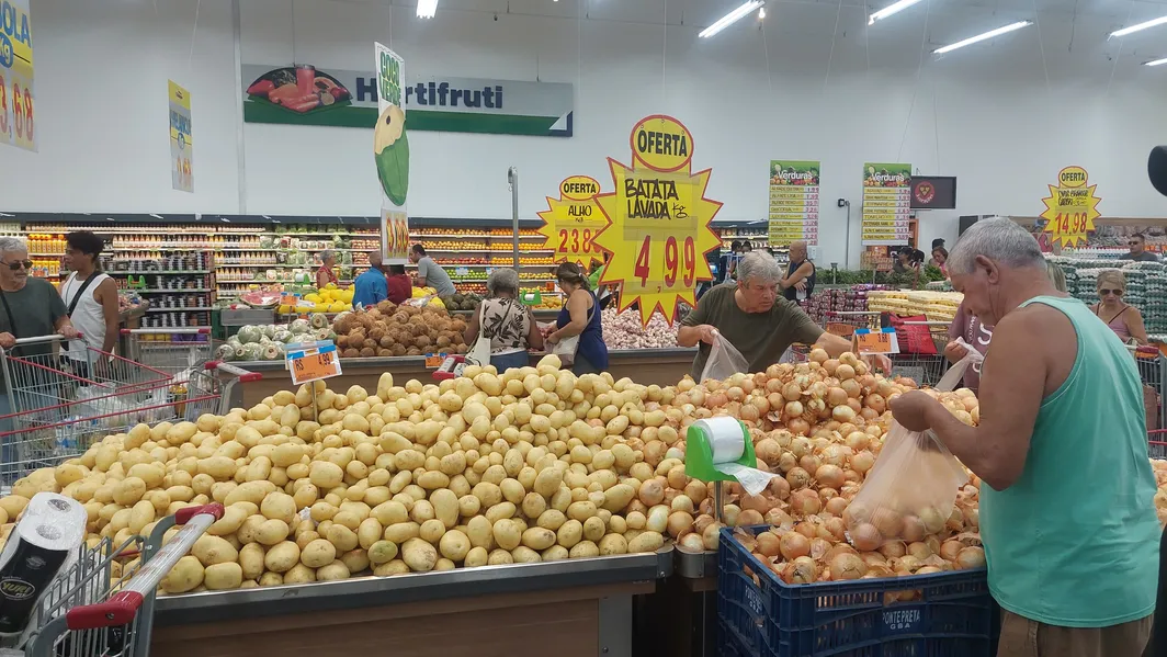 Começou! Aniversário Guanabara atrai centenas de consumidores em Niterói