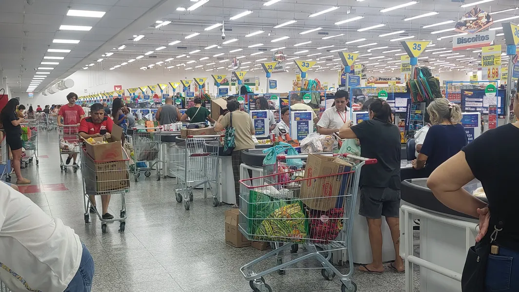 Começou! Aniversário Guanabara atrai centenas de consumidores em Niterói