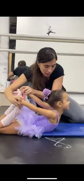 Criando magia através da dança, Claudia Araújo promove arte, encanto e beleza com sua Escola de Ballet