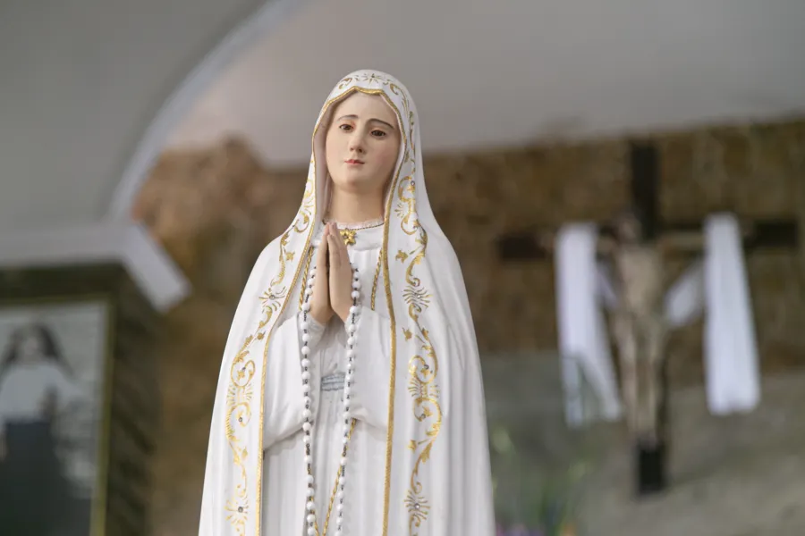 Devotos celebram o Dia de Nossa Senhora de Fátima