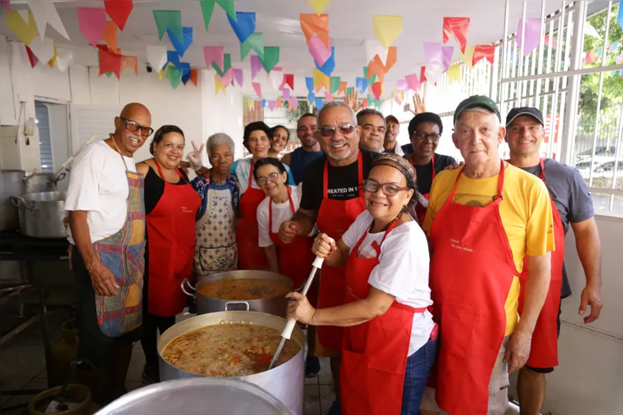 Fiéis celebram o Dia de São João Batista, padroeiro de Niterói