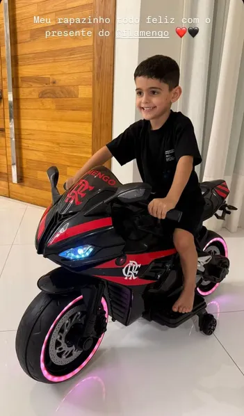 Flamengo presenteia filhos de seus jogadores com brinquedos personalizados; Confira!