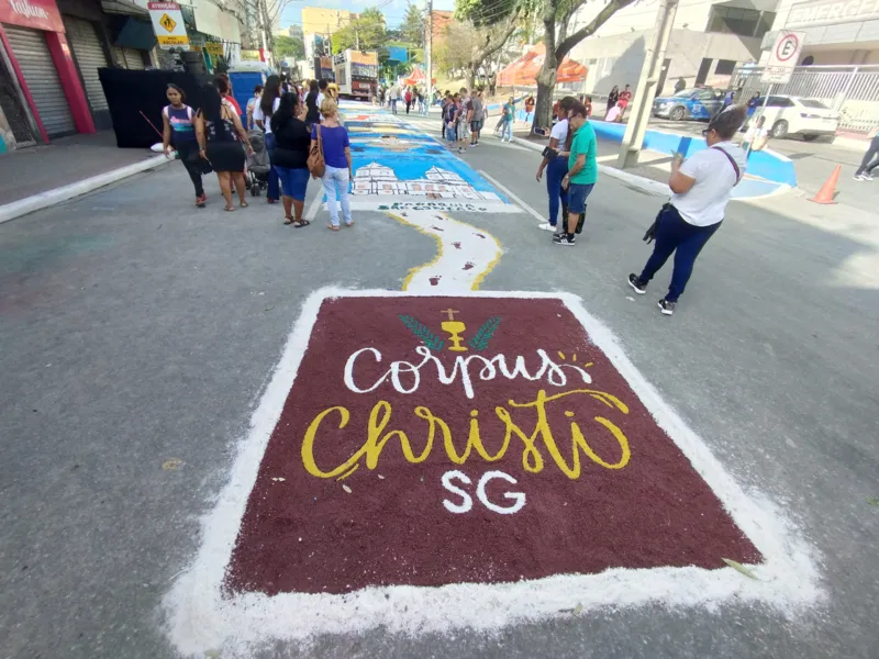 Missa de Corpus Christi reúne milhares de devotos em São Gonçalo