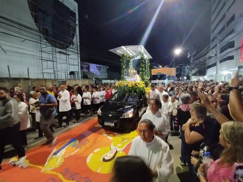 Missa de Corpus Christi reúne milhares de devotos em São Gonçalo
